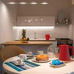 Snug With Private Courtyard M0270422677 البندقية