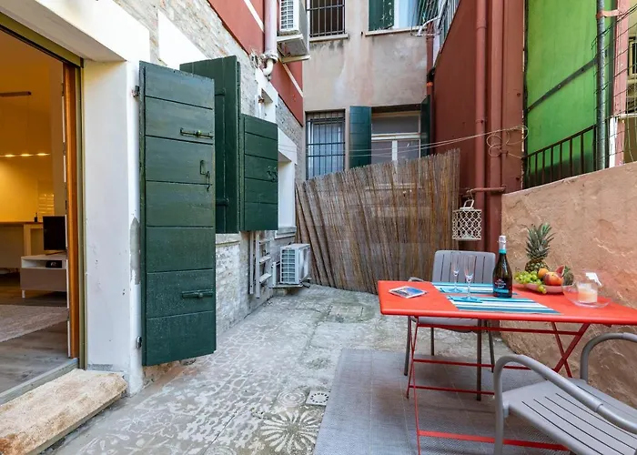 Snug With Private Courtyard M0270422677 베니스