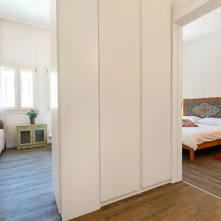Snug With Private Courtyard M0270422677 Διαμέρισμα