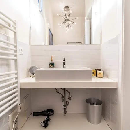 Апартаменты Snug With Private Courtyard M0270422677