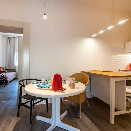 Snug With Private Courtyard M0270422677 Апартаменты *