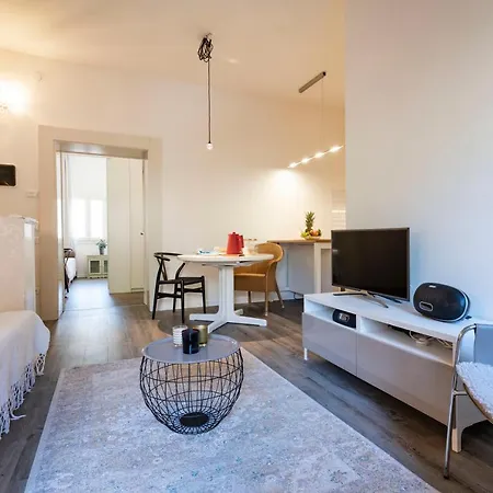 Snug With Private Courtyard M0270422677 Венеция