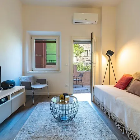 Snug With Private Courtyard M0270422677 Апартаменты