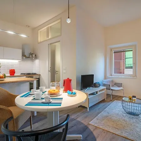 Snug With Private Courtyard M0270422677 * Венеция