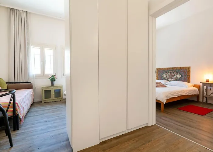 Snug With Private Courtyard M0270422677 Apartment