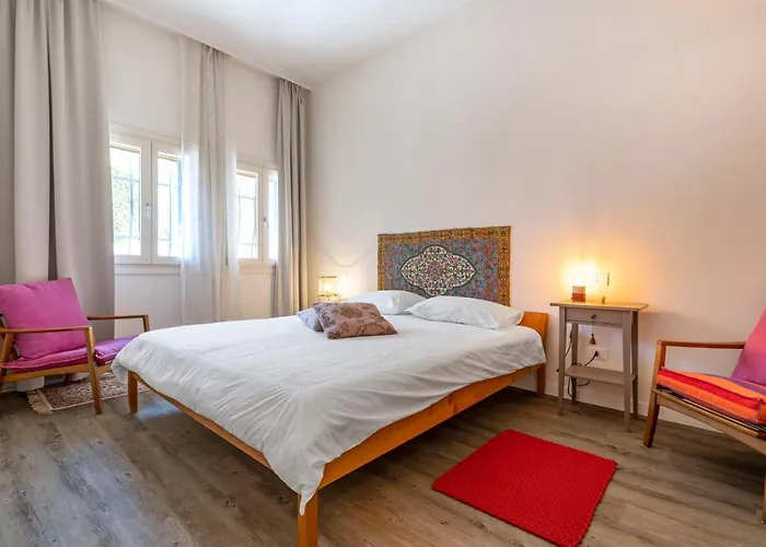 Snug With Private Courtyard M0270422677 Apartment