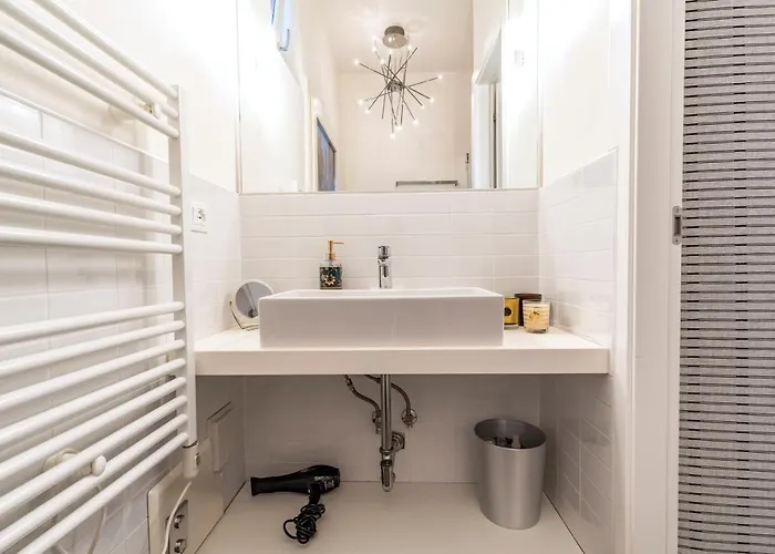 Apartment Snug With Private Courtyard M0270422677