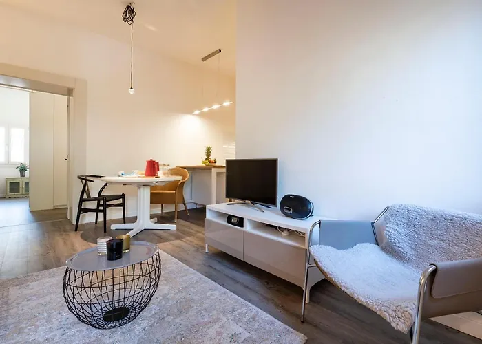 Apartment Snug With Private Courtyard M0270422677