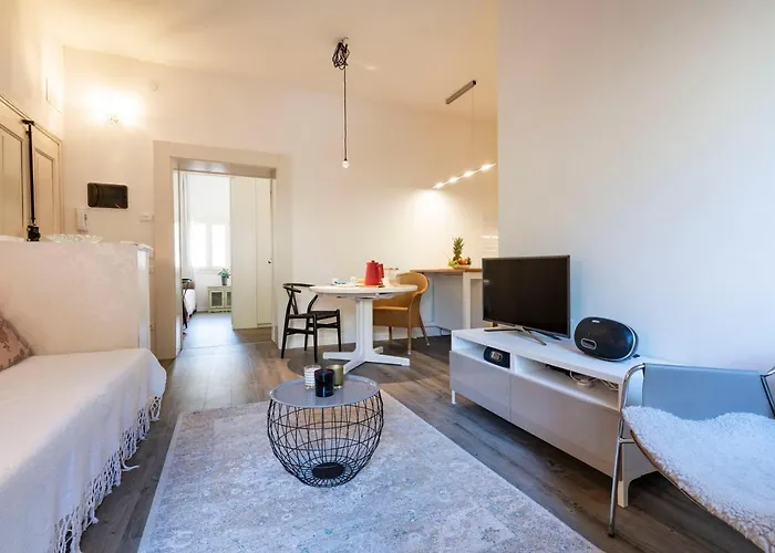 Snug With Private Courtyard M0270422677 Venedig