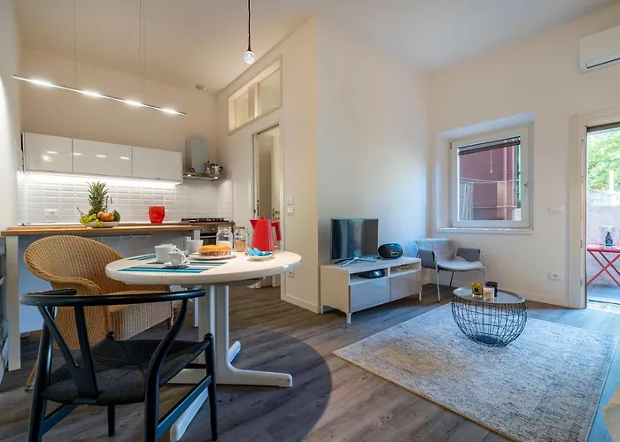 Snug With Private Courtyard M0270422677 Apartment