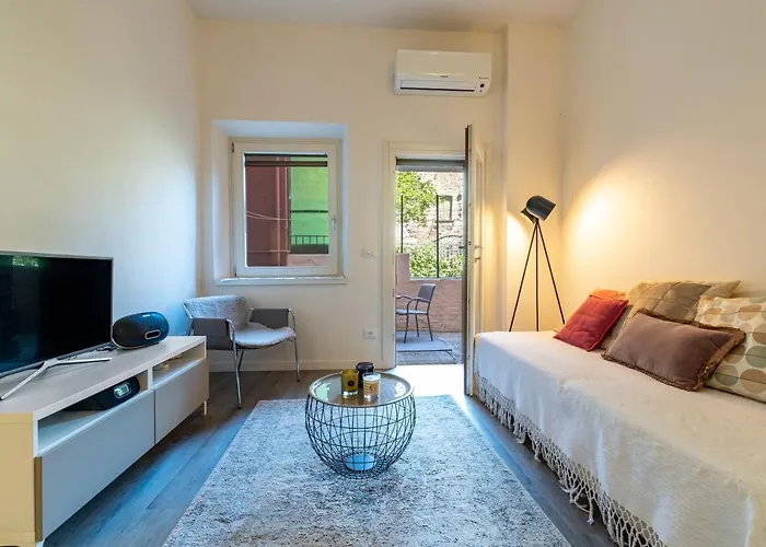 Snug With Private Courtyard M0270422677 Apartment