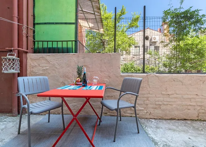 Apartment Snug With Private Courtyard M0270422677